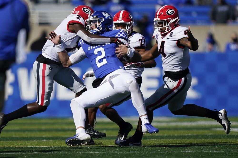Georgia defensive back Richard LeCounte tackles Kentucky quarterback Joey Gatewood